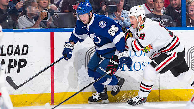 lightning-blackhawks.jpg